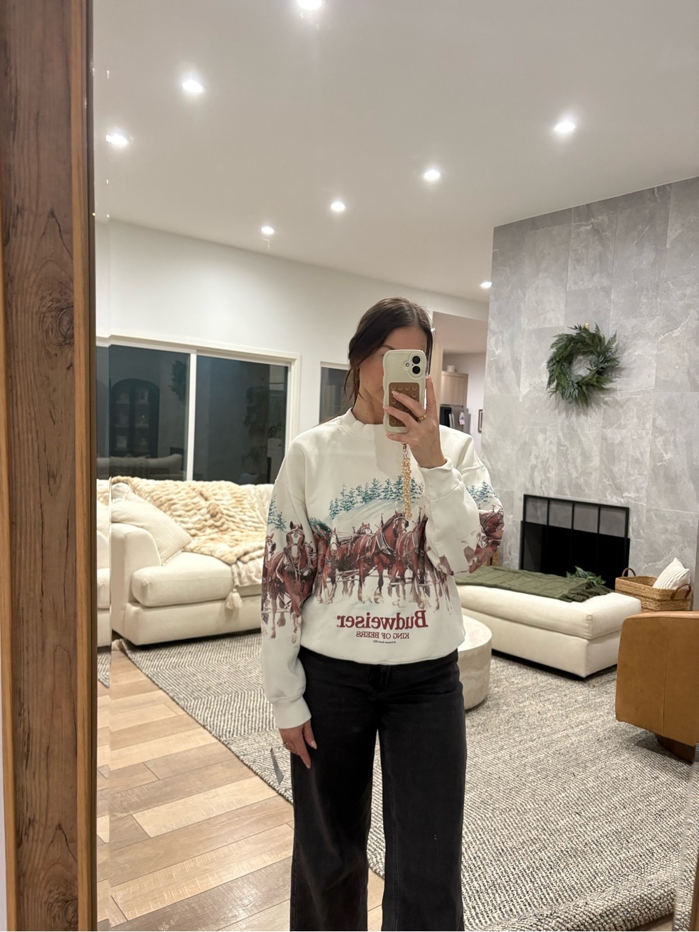 Abercrombie & Fitch Cream Graphic Crewneck with Horse Carriage Print - Picture 2 of 7